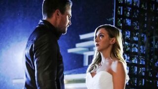 Arrow 5: le nozze di Oliver e Laurel nel 100Â° episodio? (LE FOTO)