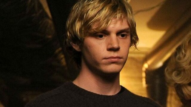 Le migliori curiositÃ  su carriera e vita privata di Evan Peters, attore protagonista di American Horror Story: dagli hobby agli amori.