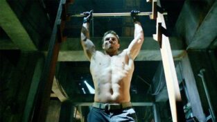 Stephen Amell: La star di Arrow parteciperà ad American Ninja Warrior