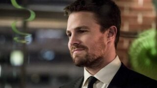 arrow stephen amell oliver queen arrowverse crossover