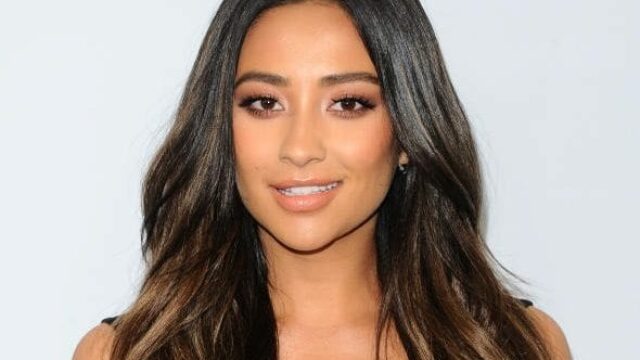 Shay Mitchell - Emily Fields - Pretty Little Liars