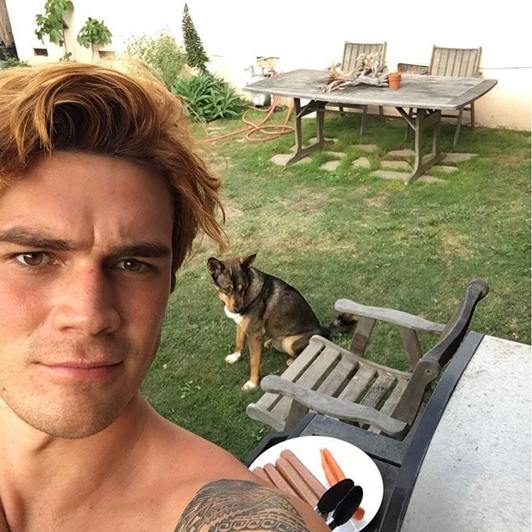 KJ Apa curiosità