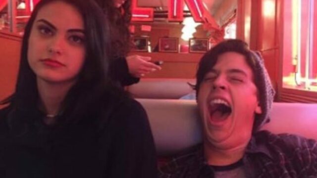 cole sprouse e camila mendes