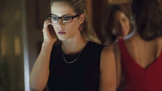 emily bett rickards arrow felicity smoak