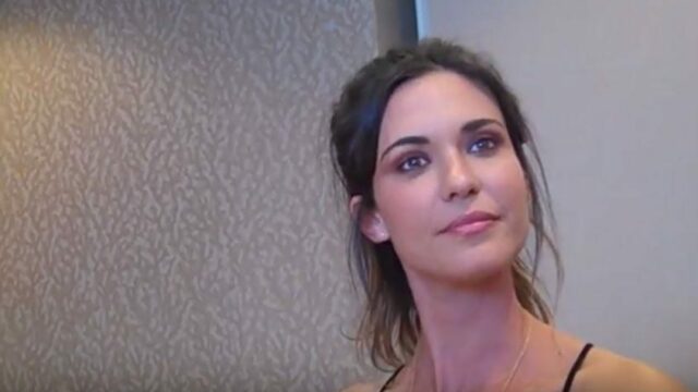 supergirl odette annable reign