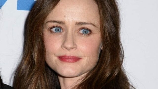 Alexis Bledel - The Handmaid's Tale - Rory Gilmore - Gilmore Girls - Ofglen