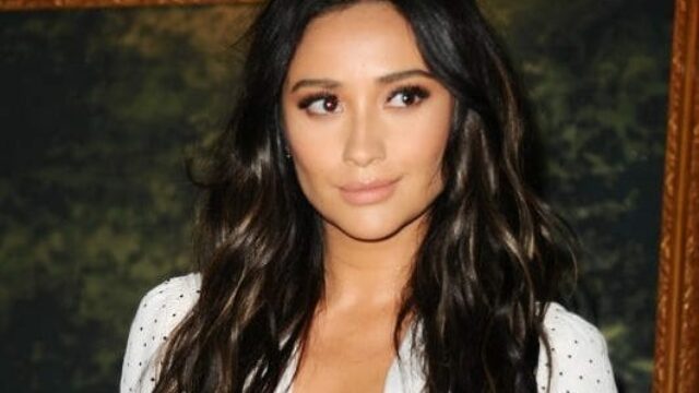 Shay Mitchell - Emily Fields - Pretty Little Liars - Cadaver