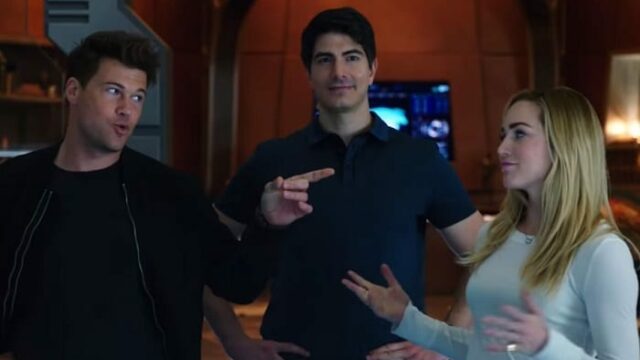 arrow supergirl the flash legends of tomorrow trailer