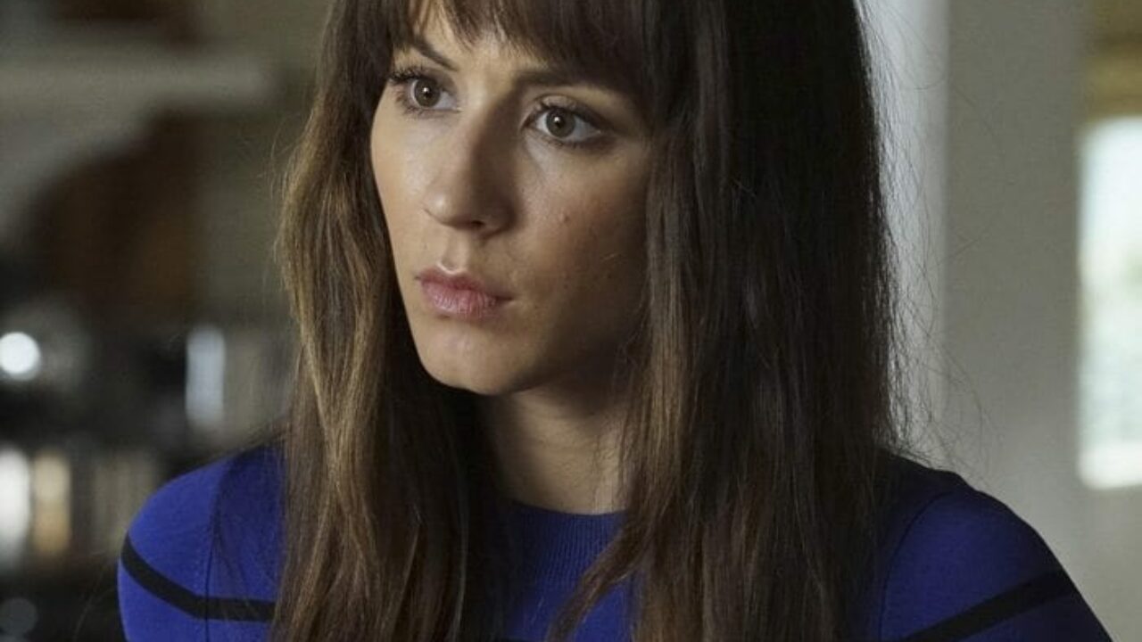 Troian Bellisario contro fotoritocchi e prototipi di donna lanciati dai media Troian Bellisario contro fotoritocchi e prototipi di donna lanciati dai media