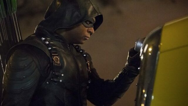 Arrow 6x03: John Diggle con il costume da Green Arrow (FOTO)