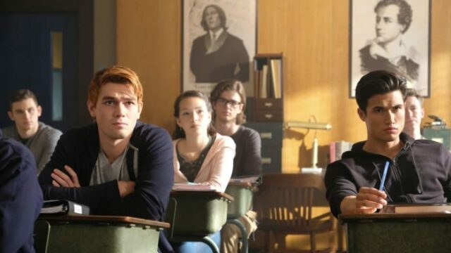 Riverdale 2x02: Archie, Veronica, Betty e Jughead da Pop's (FOTO)