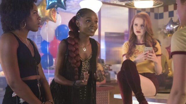 Riverdale 2x02: Archie, Veronica, Betty e Jughead da Pop's (FOTO)