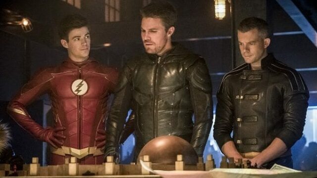 The Flash 4x08: anticipazioni e foto Crisis on Earth-X, crossover parte 3