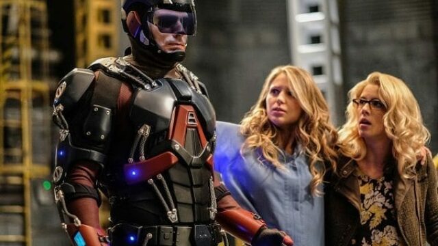 Legends of Tomorrow 3x08: anticipazioni e foto Crisis on Earth-X parte 4