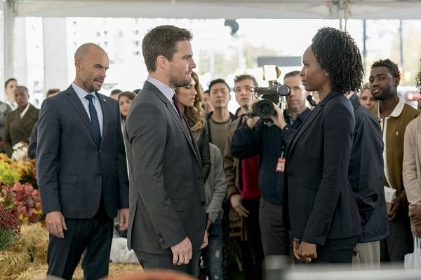Arrow 6x07 still, promo e anticipazioni: Oliver Queen di nuovo Green Arrow