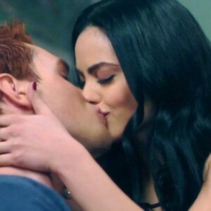 Riverdale - KJ Apa e Camila Mendes fidanzati - Archie - Veronica