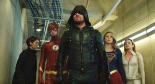 Programmazione italiana Arrowverse in pausa: ecco quando tornano arrowverse crossover crisis on earth-x arrow supergirl the flash legends of tomorrow