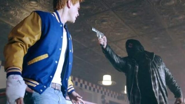 E' tempo di conoscere l'identità di Black Hood, ed ecco quando lo scopriremo