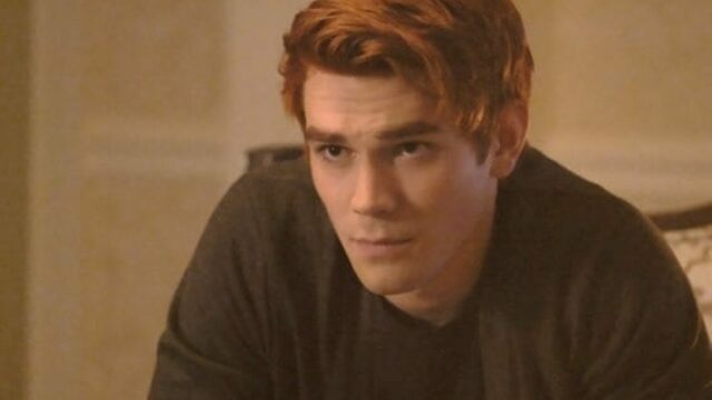 Riverdale 2 - KJ Apa - Archie - Black Hood