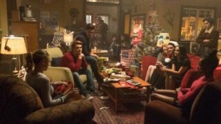 Riverdale 2x09 streaming: un Natale oscuro e l'identità di Black Hood