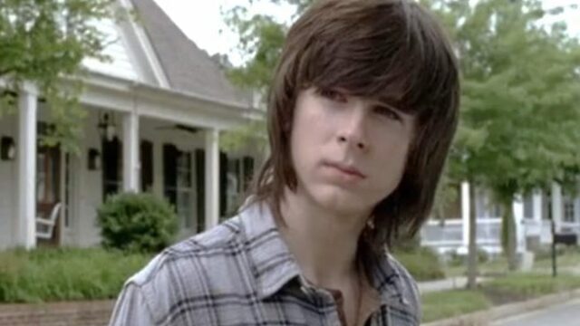 The Walking Dead 8 Carl muore - Chandler Riggs taglia i capelli