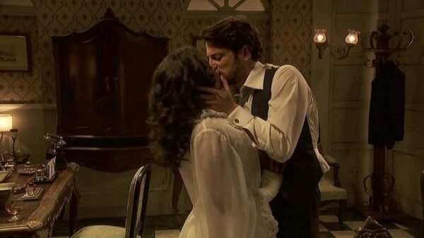 Il Segreto anticipazioni 13 dicembre: Lucia ed Hernando si baciano
