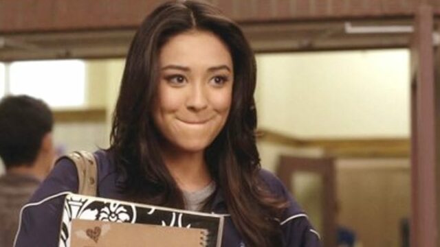 Shay Mitchell Pretty Little Liars