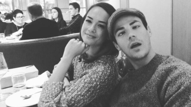 Grant Gustin compleanno: le foto con la fidanzata e il cast di The Flash