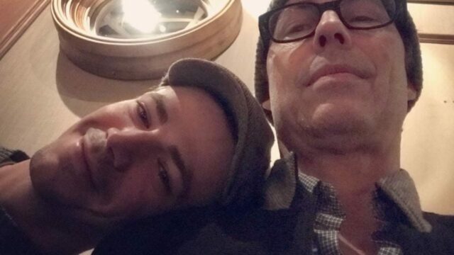 Grant Gustin compleanno: le foto con la fidanzata e il cast di The Flash