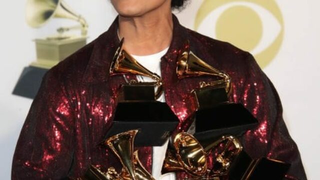Bruno Mars - Grammy 2018 look