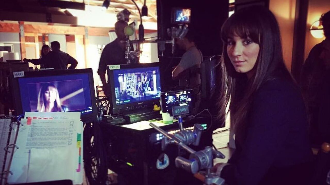 Troian Bellisario regista di un episodio di Famous in Love l'annuncio social Troian Bellisario regista di un episodio di Famous in Love l'annuncio social
