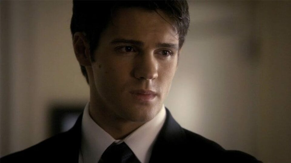 Da Damon ad Alaric la vera età dei personaggi di The Vampire Diaries Da Damon ad Alaric la vera età dei personaggi di The Vampire Diaries