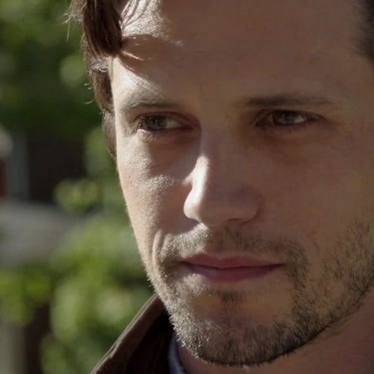 Reboot Roswell cast e attori - Nathan Parsons è Max