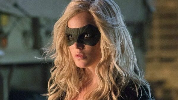 Sara Lance Black Canary: Caity Lotz annuncia il ritorno del costume