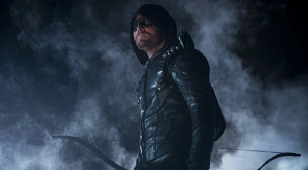 Arrow Stephen Amell rivela che il finale della sesta stagione sarà duro