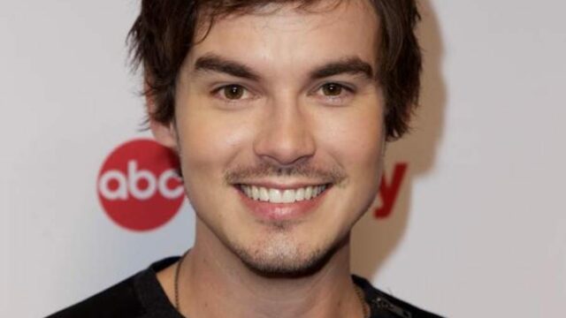 Tyler Blackburn biondo