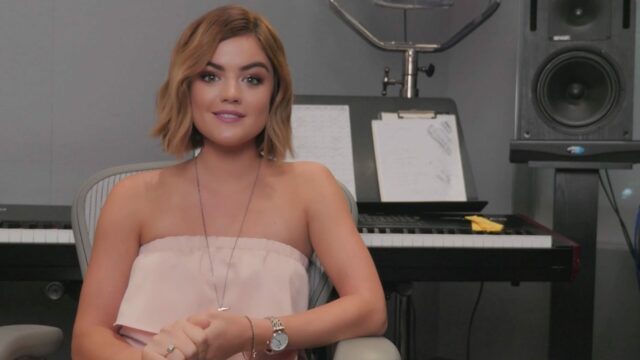 Lucy Hale capelli schiariti