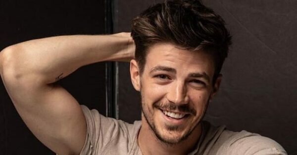 Grant Gustin body shaming: l'attore di The Flash risponde agli attacchi sul fisico