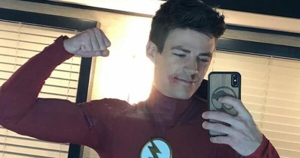 The Flash 5 nuovo costume: Grant Gustin mostra ufficialmente la nuova tuta