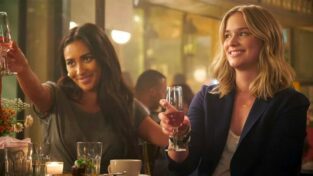 You 1x01 streaming: la nuova serie con Penn Badgley e Shay Mitchell ha inizio