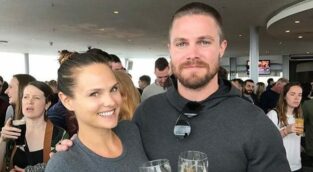 Stephen Amell moglie: Cassandra Jean personaggio iconico nel crossover