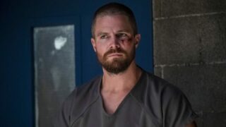Arrow 7x01 streaming e anticipazioni: la vita da carcerato di Oliver Queen
