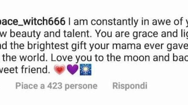 Billie Lourd canta una canzone su Instagram in onore dell'anniversario di due anni dalla morte della madre Carrie Fisher, la nostra Leila!