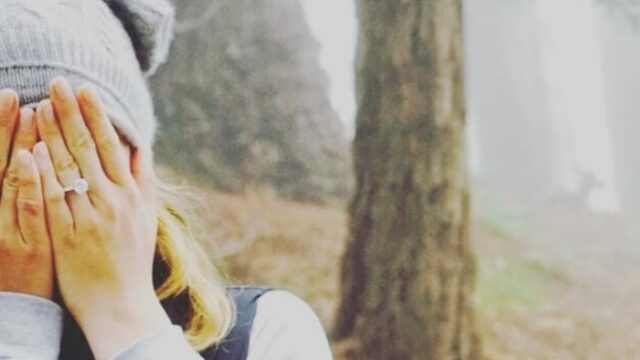 Emily VanCamp e Joshua Bowman si sono sposati: ecco le foto che ripercorrono la loro storia d'amore dal set di Revenge al giorno del matrimonio