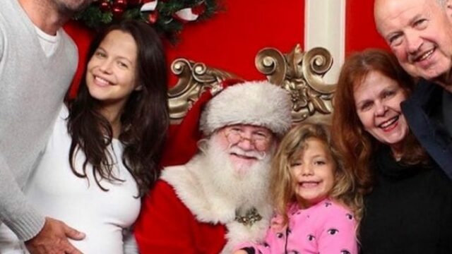 Natale 2018: da Lana Parilla a Lucy Hale, ecco come hanno festeggiato gli attori del cast di Once Upon A Time e Pretty Little Liars!