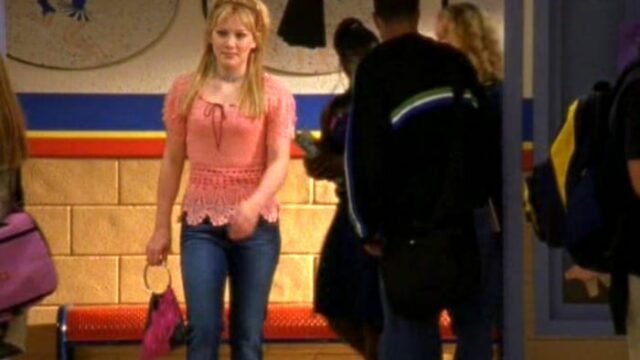 Lizzie McGuire: i migliori outfit del personaggio interpretato dalla famosa Hilary Duff nell'iconica serie TV della Disney