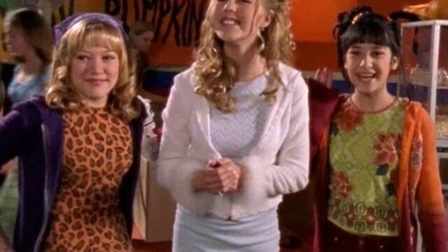 Lizzie McGuire: i migliori outfit del personaggio interpretato dalla famosa Hilary Duff nell'iconica serie TV della Disney