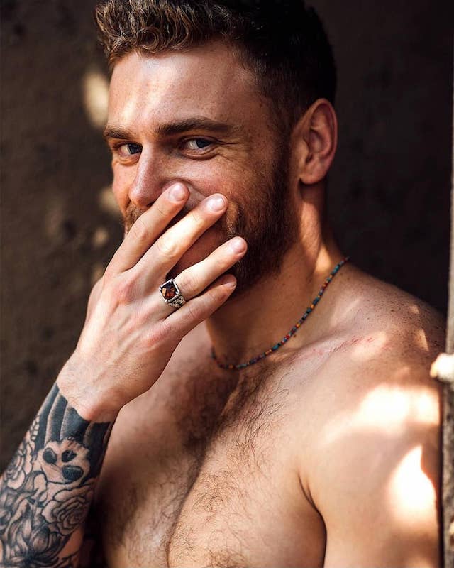 American Horror Story 9 Cast, attori e personaggi della nona stagione: da Emma Roberts a Gus Kenworthy, le star annuciate da Ryan Murphy