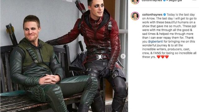 Da Stephen Amell a Colton Haynes: gli emozionanti messaggi d'addio del cast di Arrow dopo la fine delle riprese della stagione finale