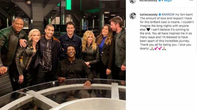 Da Stephen Amell a Colton Haynes: gli emozionanti messaggi d'addio del cast di Arrow dopo la fine delle riprese della stagione finale